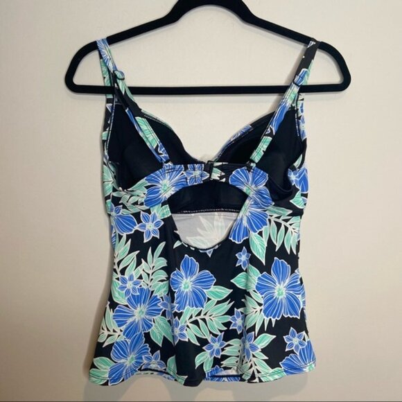 Woman floral swim top size 34/DD‎ - Picture 5 of 11
